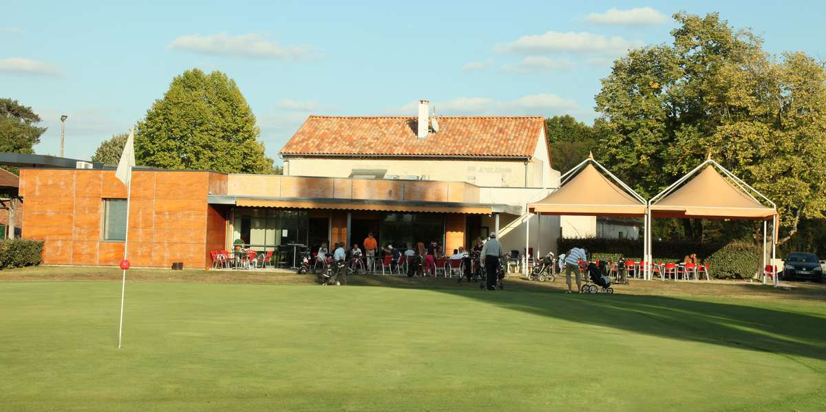 {Golf Club de Périgueux} Les drapeaux de l'école de Golf de Périgueux