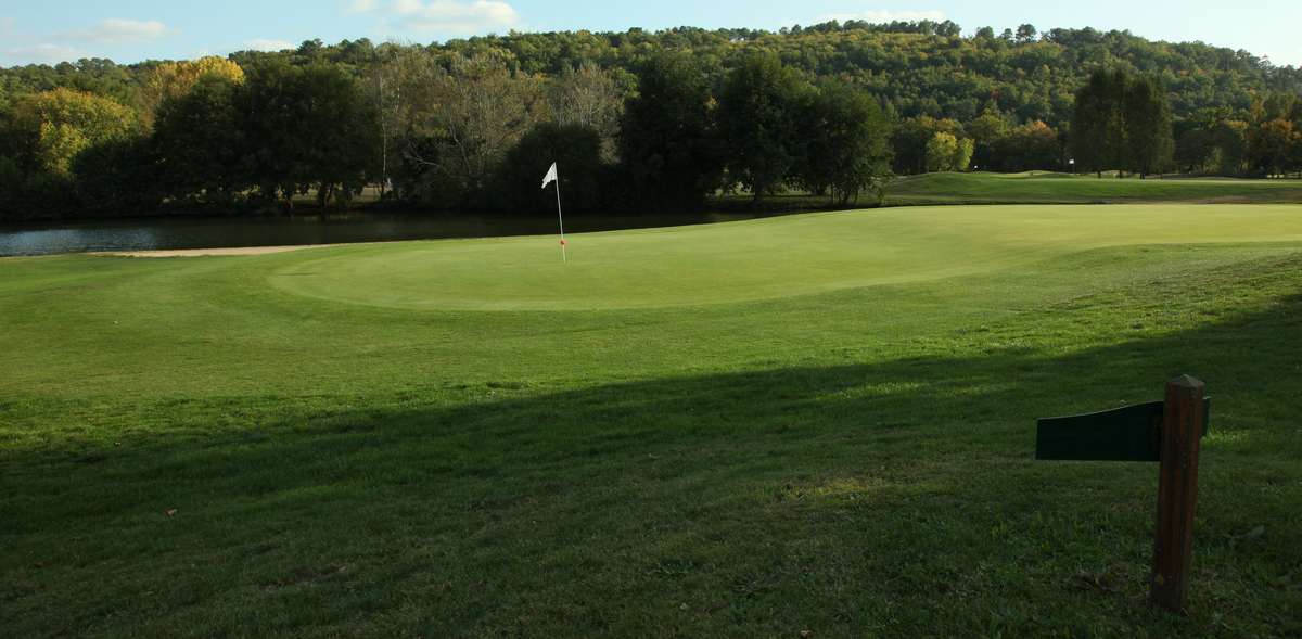 {Golf Club de Périgueux} Les drapeaux de l'école de Golf de Périgueux