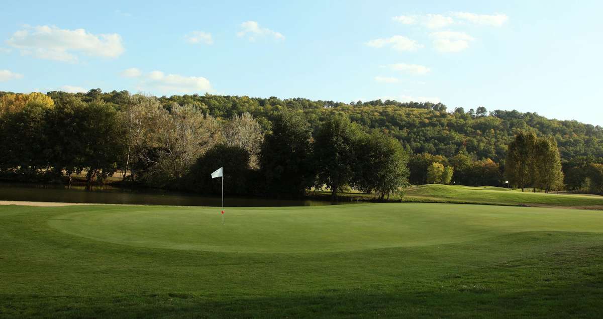 {Golf Club de Périgueux} Les drapeaux de l'école de Golf de Périgueux