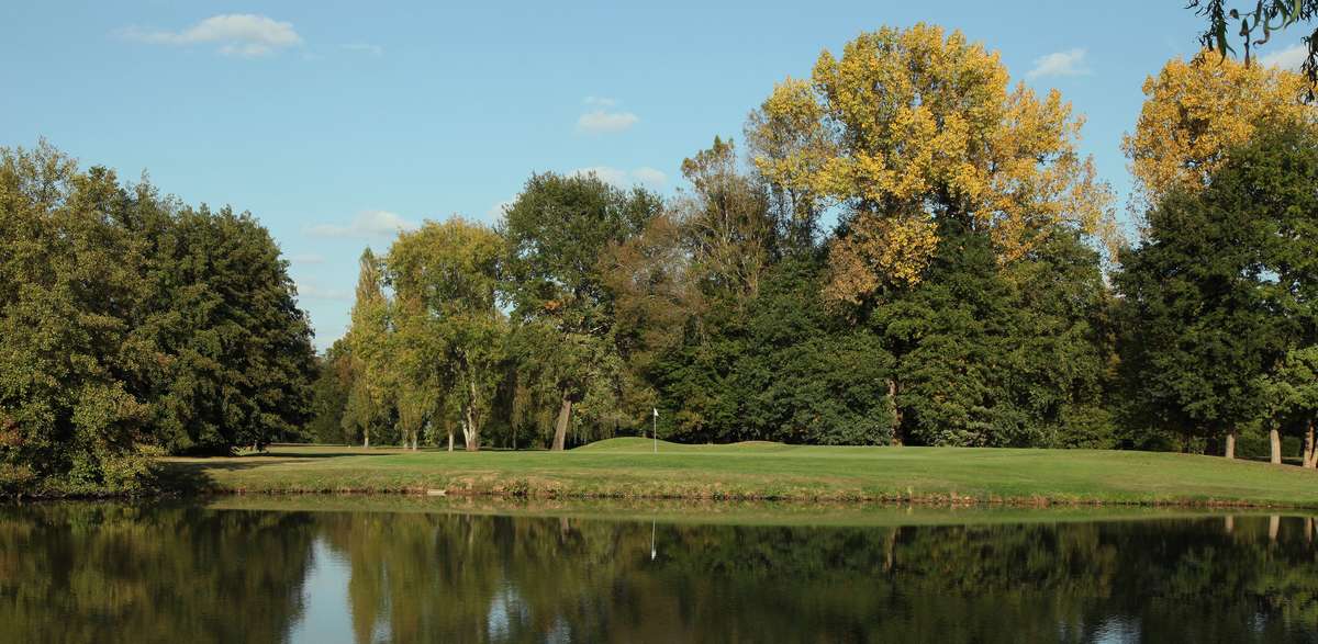 {Golf Club de Périgueux} Les drapeaux de l'école de Golf de Périgueux