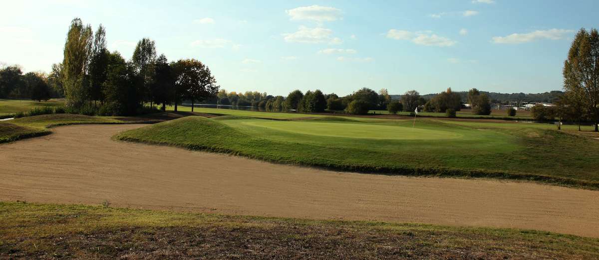 {Golf Club de Périgueux} Les drapeaux de l'école de Golf de Périgueux