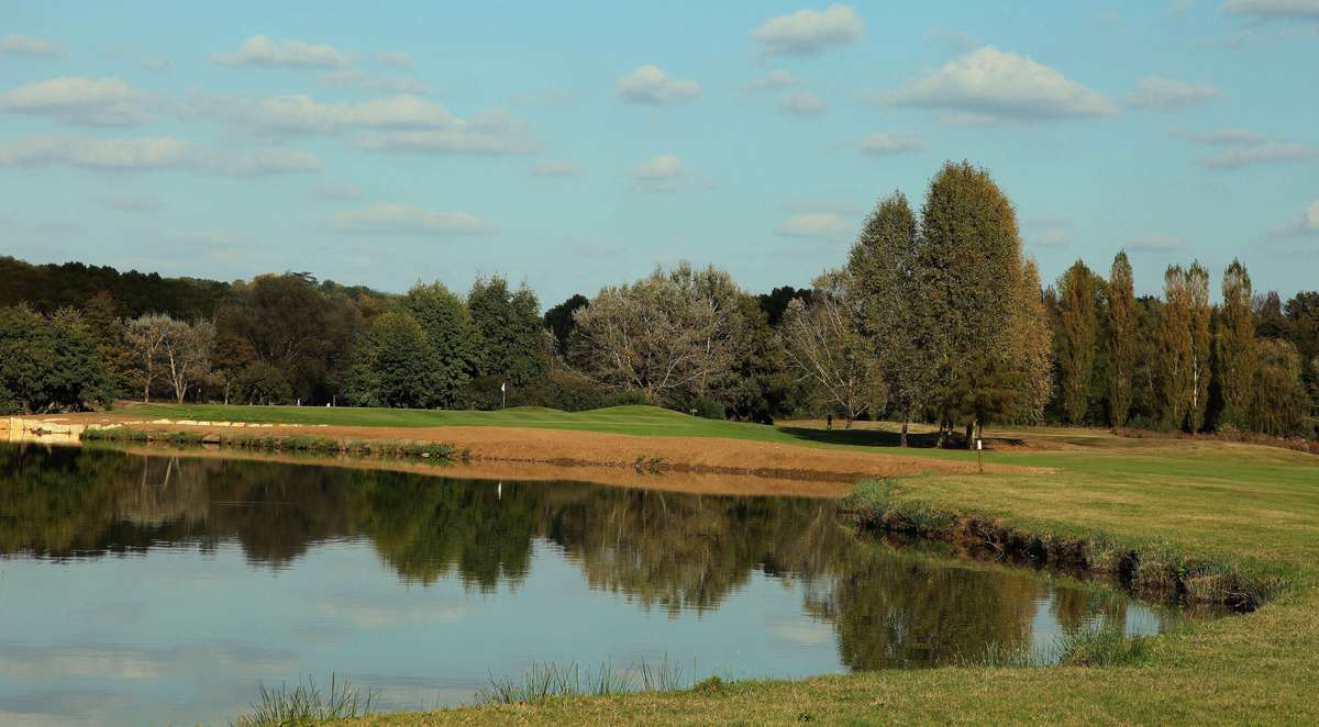 {Golf Club de Périgueux} Les drapeaux de l'école de Golf de Périgueux