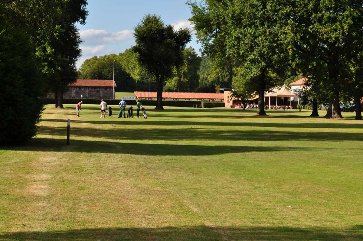 {Golf Club de Périgueux} Groupe découverte 3 à l'école de golf de Périgueux